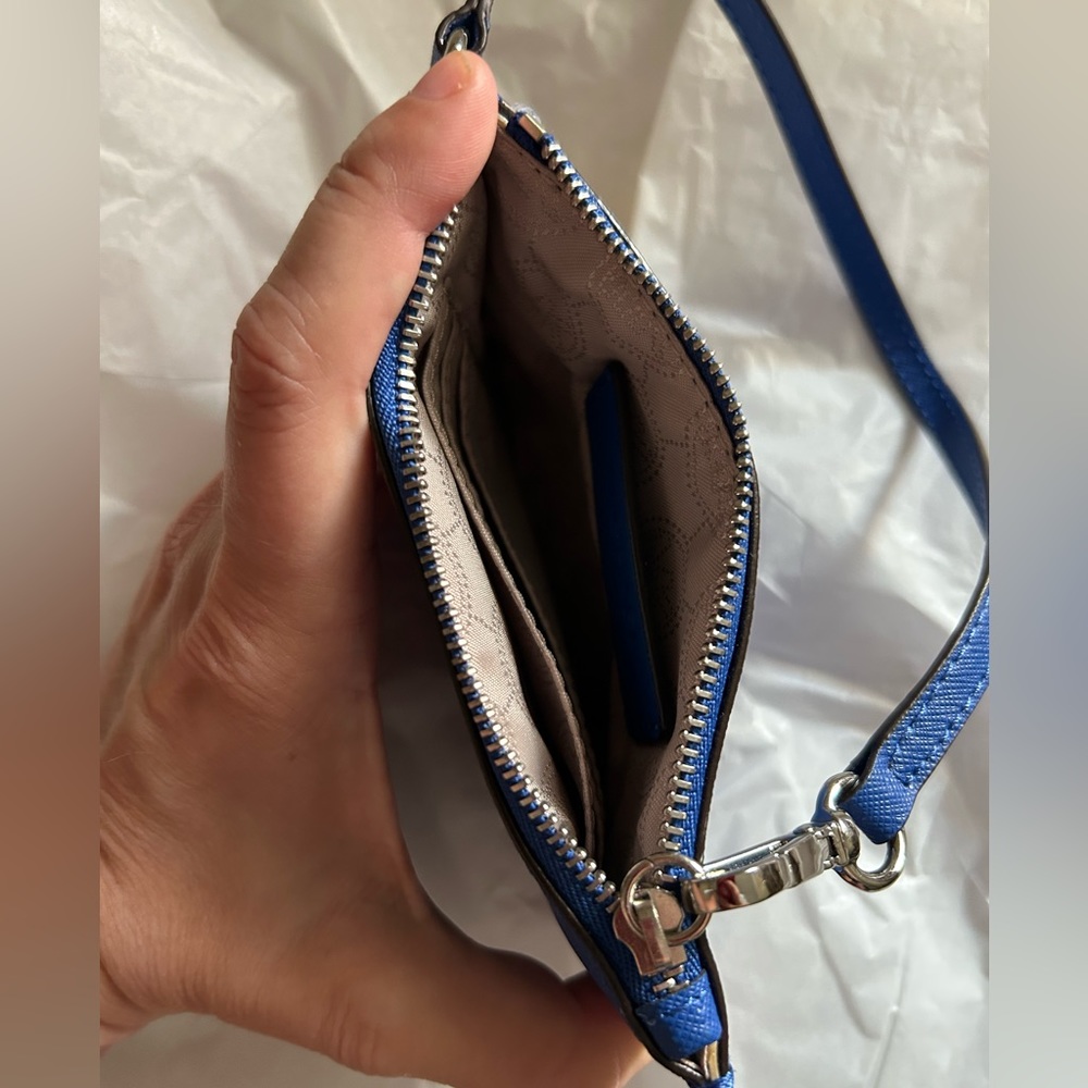 NWT Michael Kors adorable small blue wristlet!!! - Picture 4 of 5